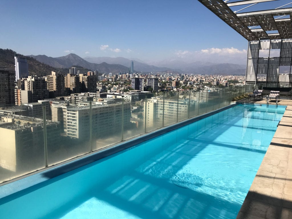 Bazén na střeše Santiago de Chile
