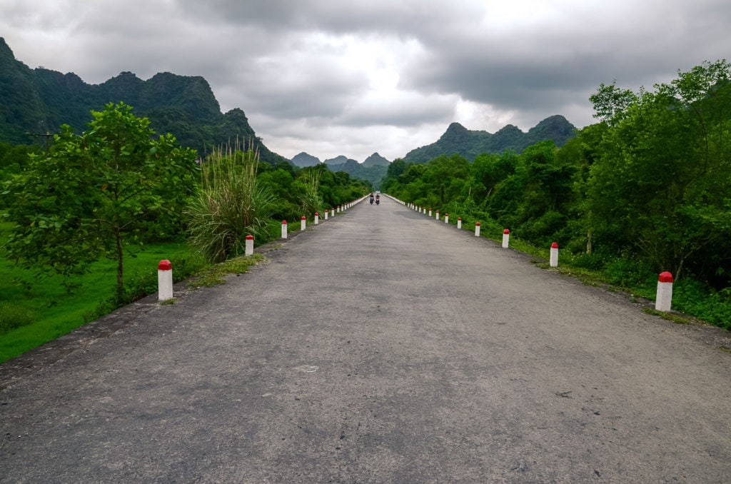 Cat Ba road